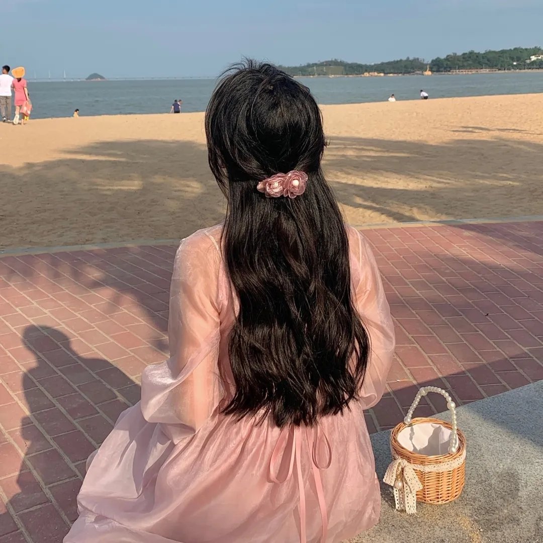洞里的月亮
